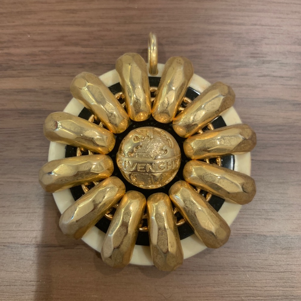 Large Givenchy pendant